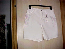 Women's Jean Shorts Sz8 Gloria Vanderbilt White Waist 32" Inseam 6.5" Embroidery
