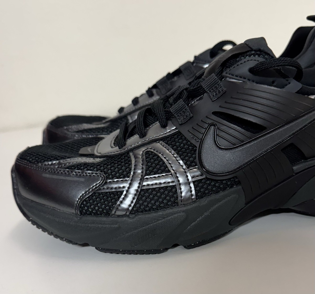 Nike V2K Run Anthracite Black Mens Sz 12 Running Shoes Sneakers