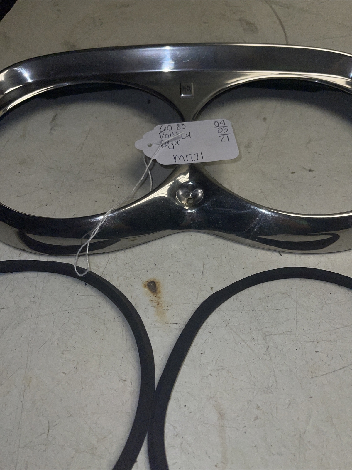 60 - 80 ROLLS ROYCE SILVER SHADOW LEFT HEADLIGHT CHROME TRIM RING DOOR M1221