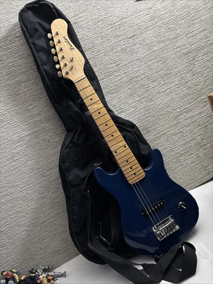 Davidson 30" Kids Blue Electric Guitar W/ Should Strap & Carry Gig Bag WORKS EUC - Image 2 of 4