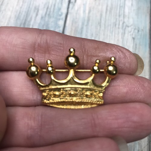 New View Gold Tone Crown Brooch