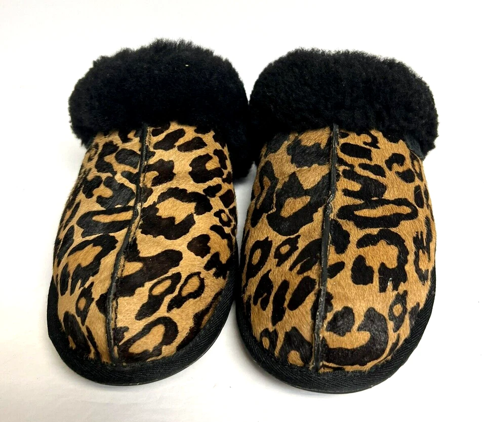 Zapatilla UGG Mujer Scuffette II Estampado Pantera 10 M Foto 3 de 4