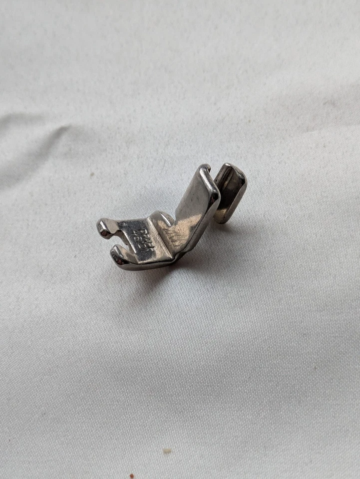 Genuine Pfaff Sewing Machine Low Shank 46121 Braiding Presser Foot - Image 3 of 4
