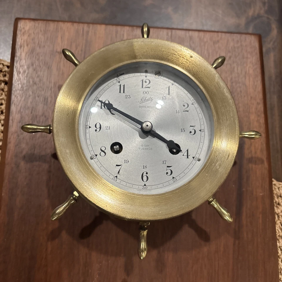 Reloj/barómetro Time & Tide de latón base de madera de cerezo 8 días, 7 joyas Foto 3 de 4