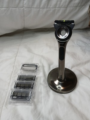 Gillette Labs Men's Razor With Exfoliating Bar 1 Razor 1 Stand 4 New Cartridges 