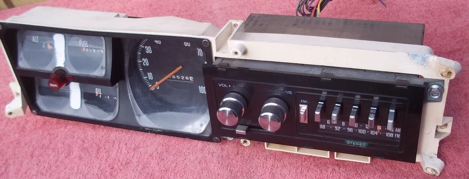Cuadro de instrumentos Dodge Truck 75-80 con radio estéreo AM-FM PROBADO Foto 2 de 4