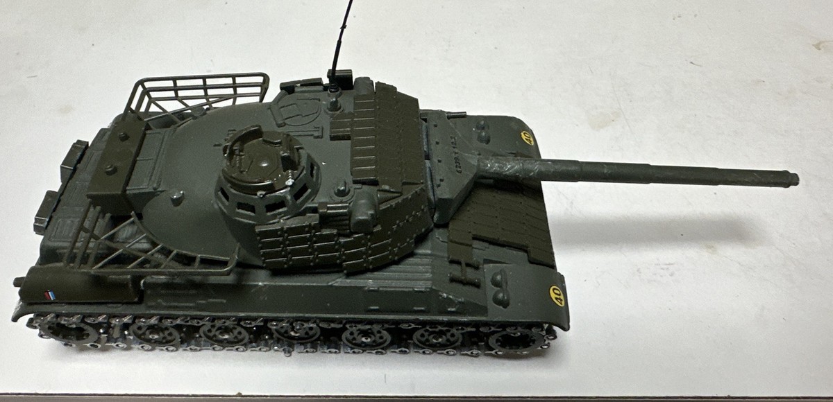 Chars - SOLIDO - CHAR AMX 30 T canon mobile made in France ref. 209 échelle 1:50 tank blindé