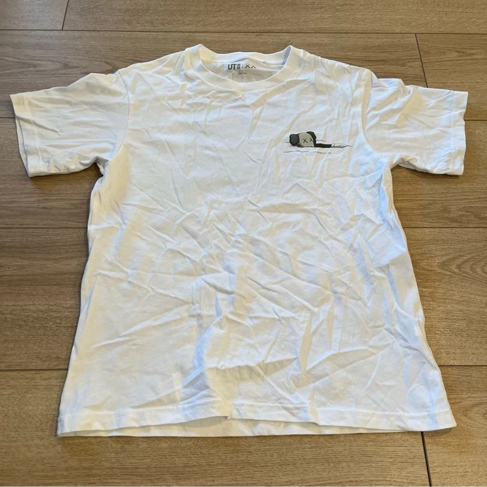 Uniqlo x KAWS Kids Cotton Short Sleeve Graphic Tshirt Size 13/XL - Image 2 of 4
