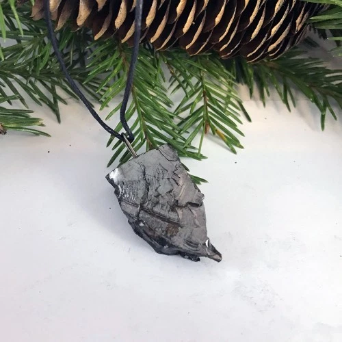 Pendant Elite of mineral shungite 3-5gr Fullerenes Karelia Russia EMF 98% carbon