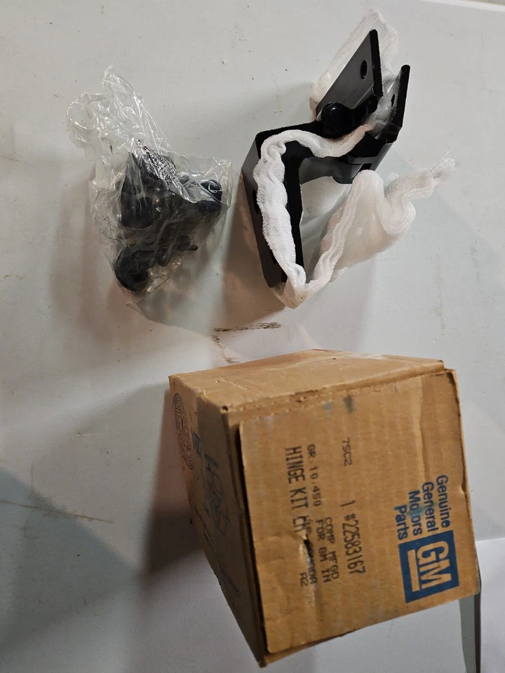 Kit de montaje de bisagra LH para Chevy Beretta y Córcega 87-96 NOS GM 22583167  Foto 4 de 4