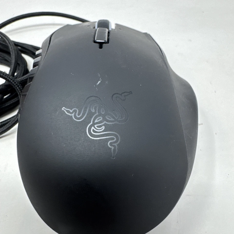 Razer Naga 2014 RZ01-0104 Gaming Mouse Multiple Buttons Lights Up  Green Logo - Image 3 of 4