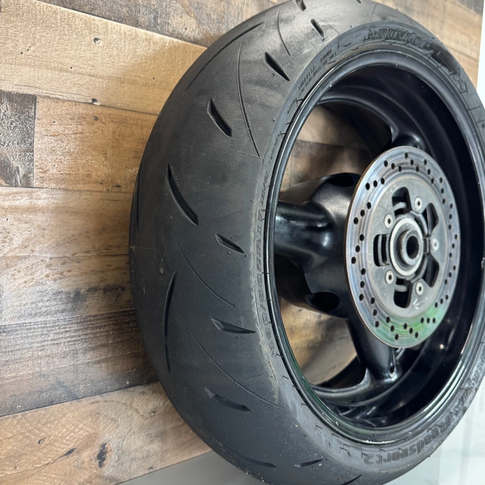 Llanta trasera recta con neumático Suzuki Hayabusa 2001-2007 OEM Foto 2 de 4