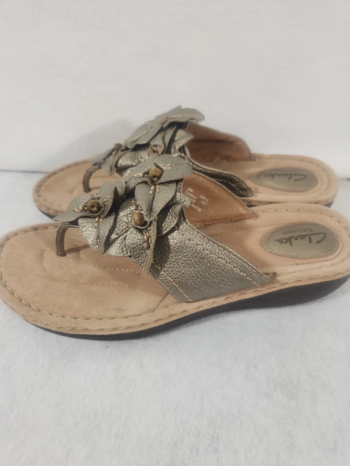 CLARKS Sandali Clark’s Artisan in pelle bronzo marrone con perizoma floreale taglia 9