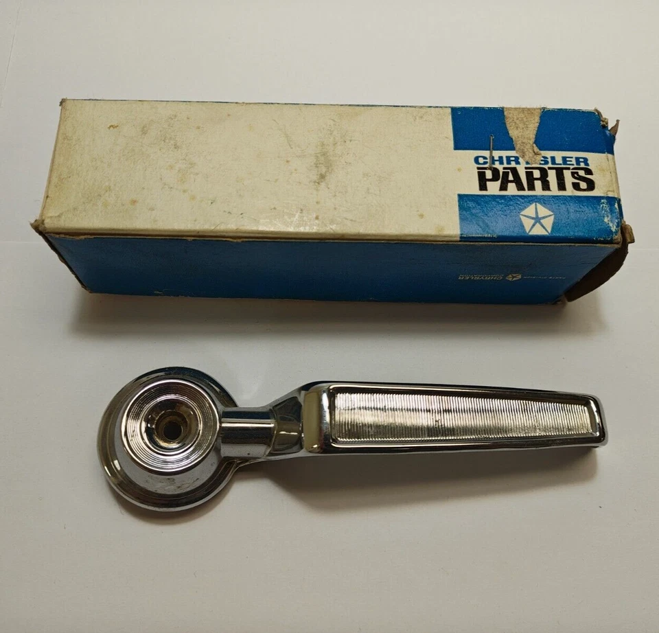 Dodge Plymouth Chrysler 1963-1966 manija de puerta interior cromada 2299973 nuevo en stock Foto 4 de 4