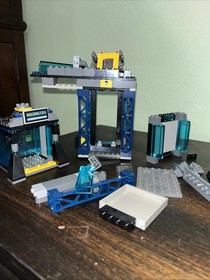 LEGO Super Heroes The Batcave 6860 Incomplete