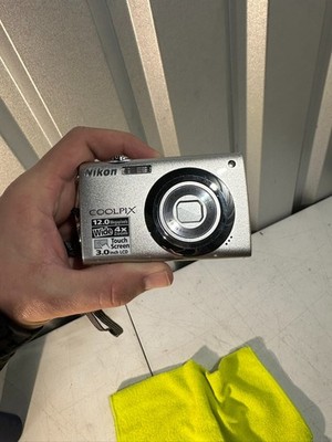 Nikon Coolpix S4000 12.0MP Digital Camera Silver - Tested Works Great No Charger