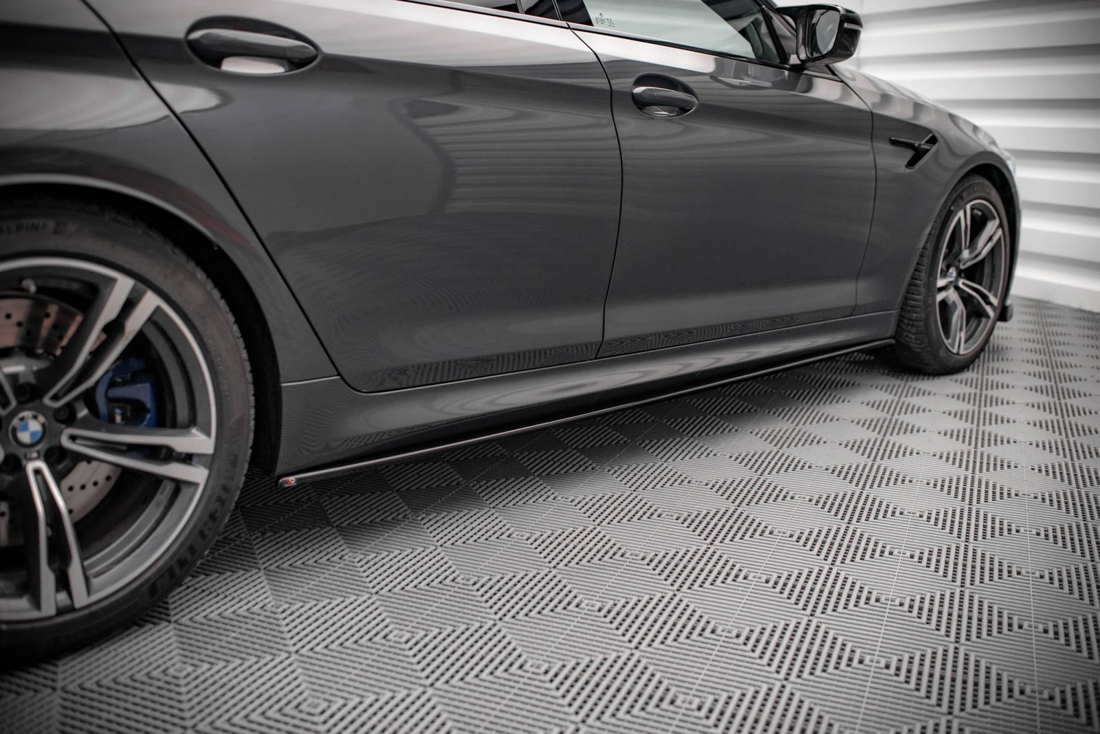 Diffuseur de bas de caisse Maxton pour BMW M5 F90 corriger garde au sol visuelle noir
