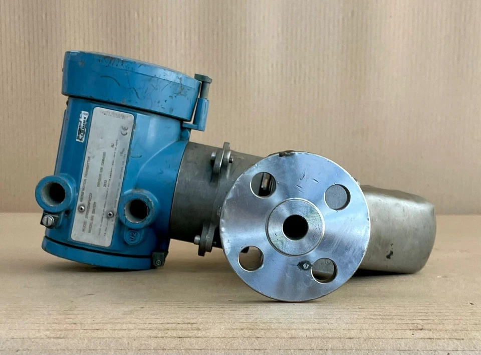 Micro Motion F025S114CCAPMZ1ZZ F025 Mass Flow Sensor W/ Transmitter #Not Tested - Image 4 of 4