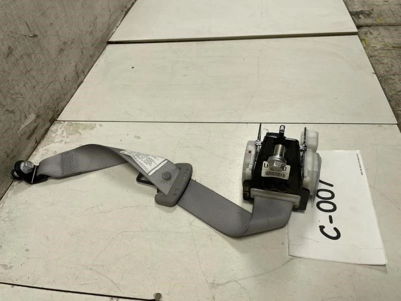 KIA OPTIMA 2010 retractor de cinturón de seguridad trasero izquierdo del lado del conductor OEM+ Foto 2 de 4