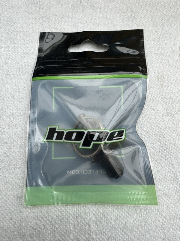 NEW HOPE PRO 5 REAR DISC HUB BLACK MINIATURE KEYRING PROM063
