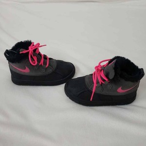 black and pink nike boots