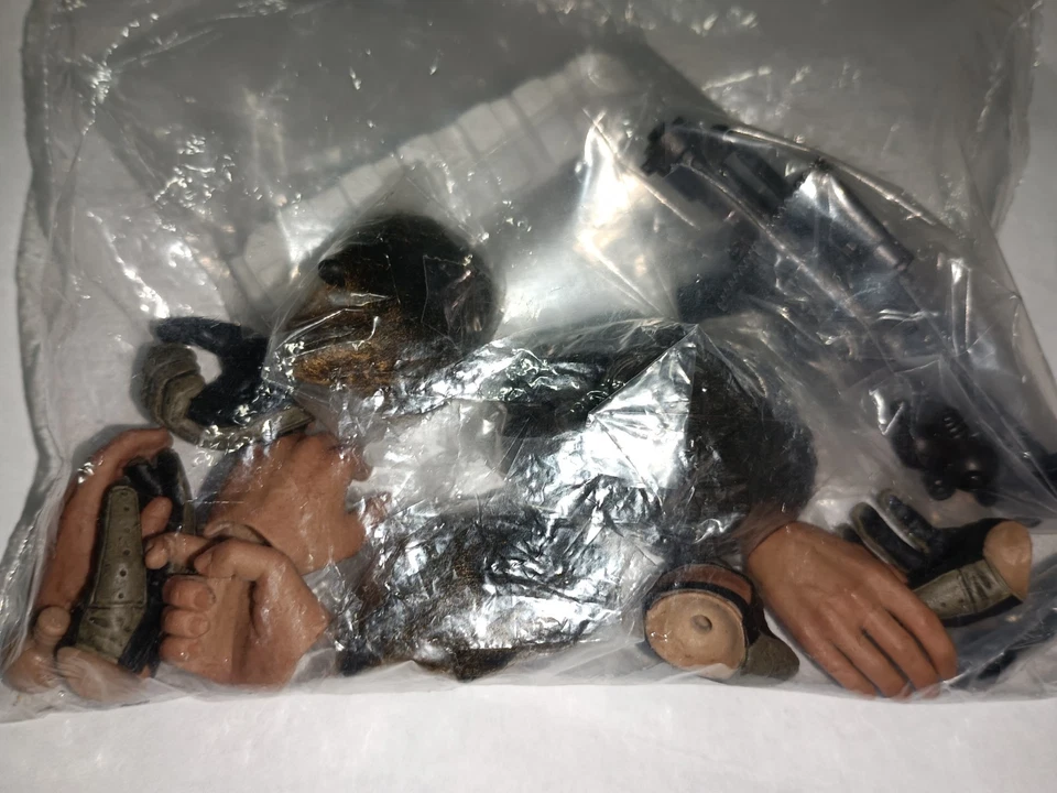 Hot Toys Star Wars Han Solo Chewbacca MMS263 1/6 Scale Figure Set - Image 2 of 2