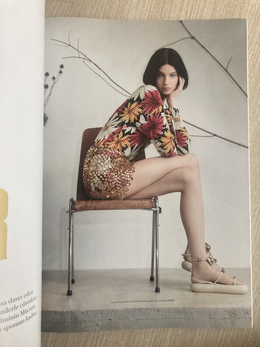 女性情報誌 Vogue Turkey Magazine February 2022 VOGUE