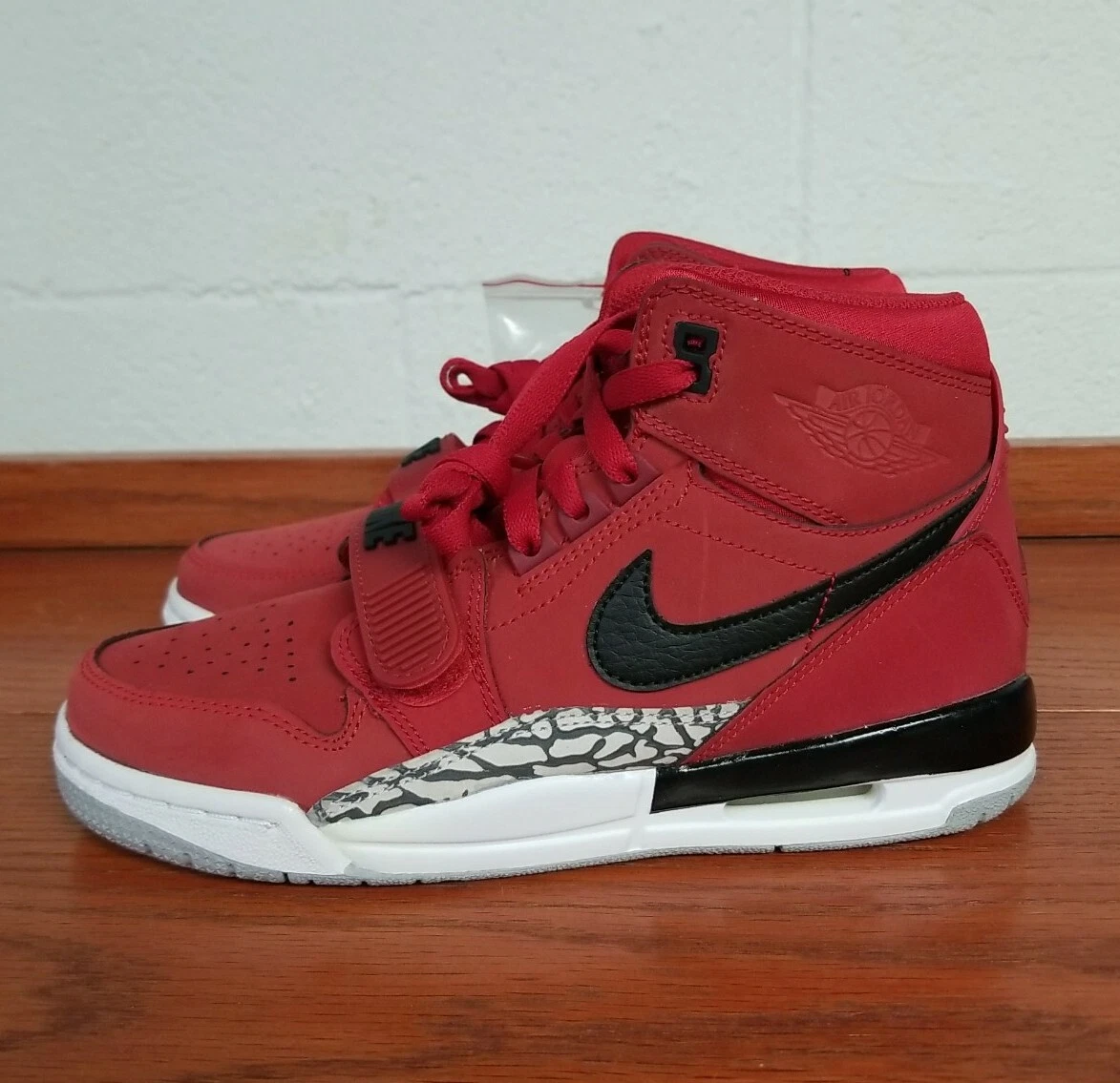 Nike Air Jordan Legacy 312 Red (GS) AT4040-601 Size 4.5Y / Women's Size 6 NEW