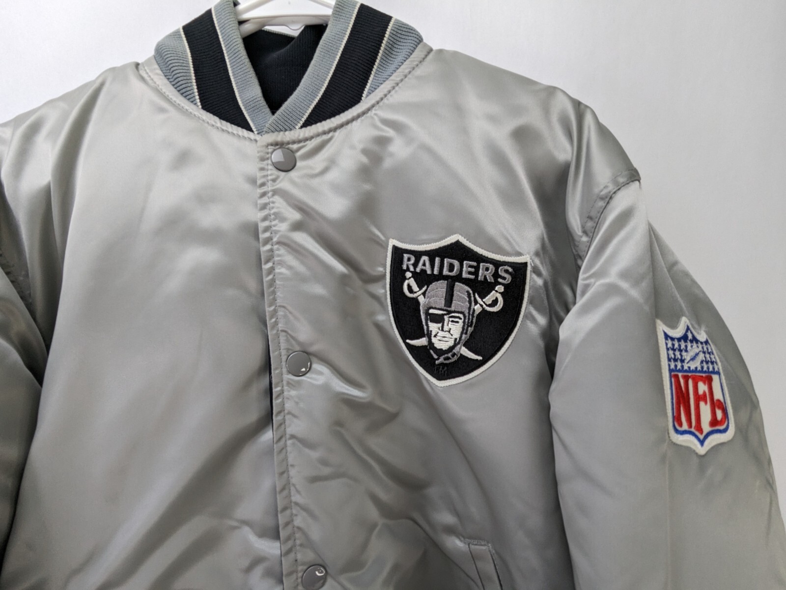 Vintage STARTER Oakland Las Vegas Raiders Silver Black Reversible Jacket Large image 8