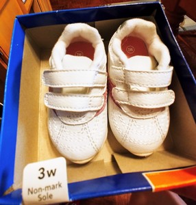 infant girl sneakers