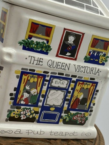Vintage THE QUEEN VICTORIA English Life Teapots WADE ENGLAND Porcelain Teapot - Picture 4 of 9