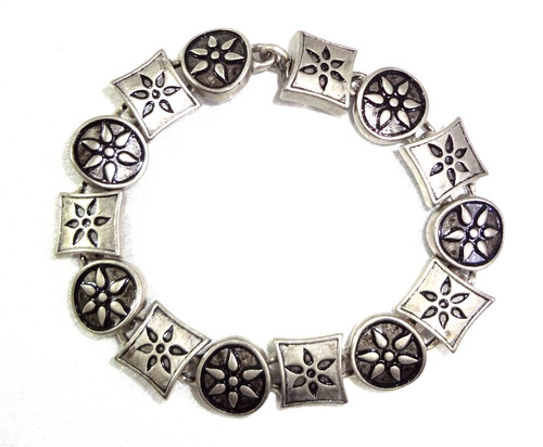 PREMIER DESIGNS Antiqued Silver Toned Bracelet Flower Links Magnetic clasp!