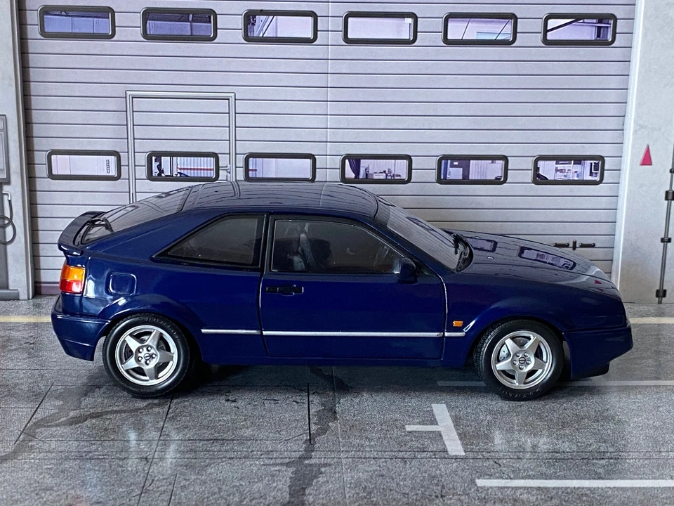 VW Corrado VR6 Blau Revell Limited Edition gebraucht mit Mängeln 1:18 - Bild 4 von 4