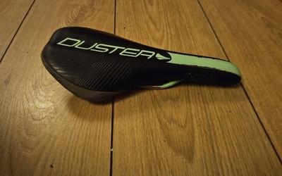 SDG Duster Fahrradsattel 135 mm breit 280 mm lang 250 g schwarz grün 