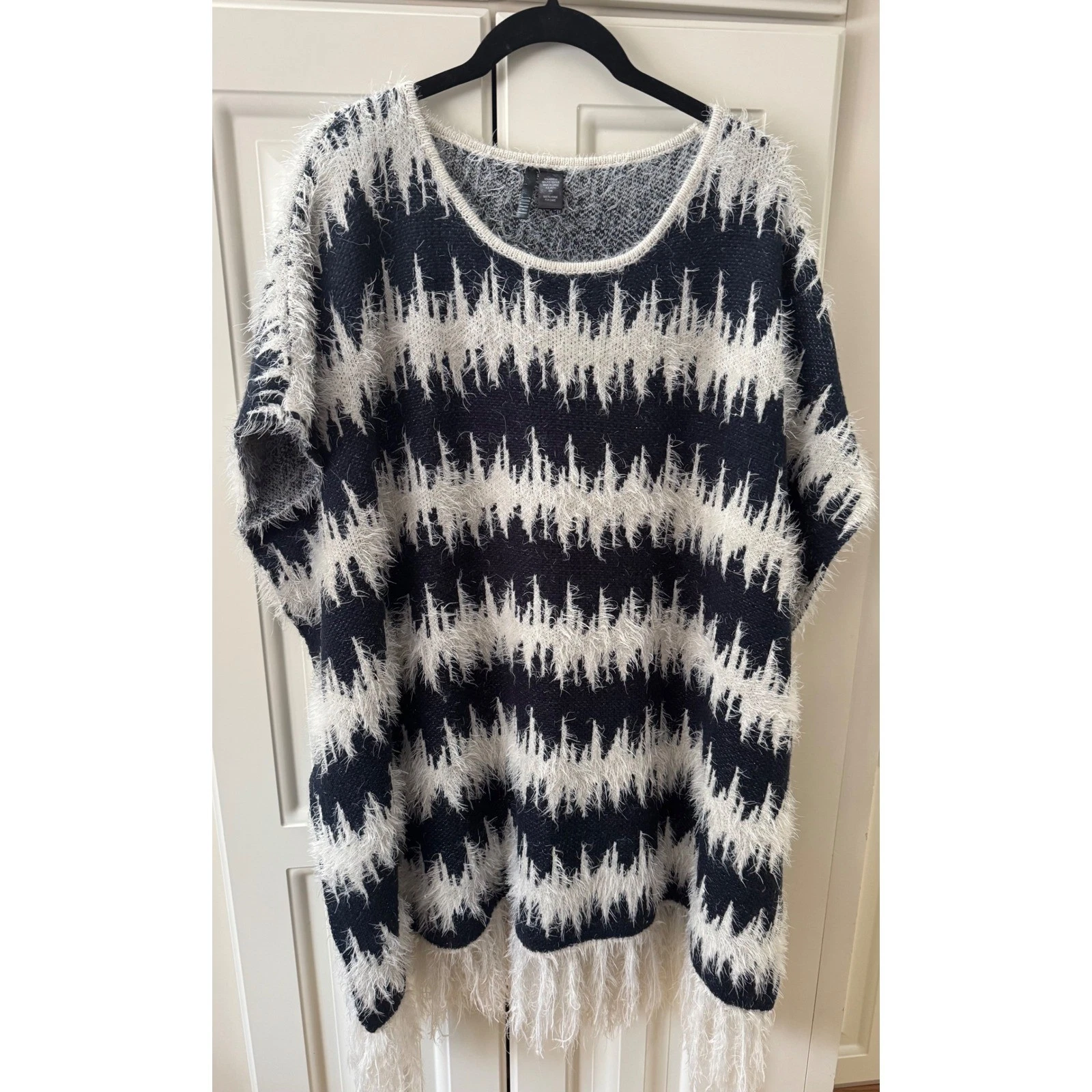 Kaktus Navy Blue & White Fuzzy Knit Fringe Poncho Top Sweater One Size EUC