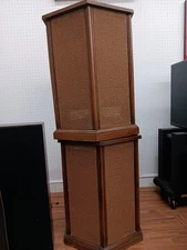 MAGNAVOX END TABLE  SPEAKERS