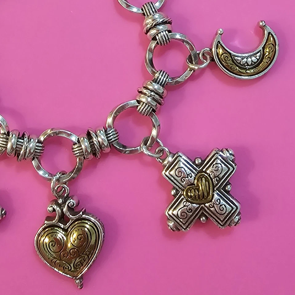✅ Pulseira Berloque Rara Brighton com Bolsa de Pó Prata e Ouro Cruz Coração Lua... - Imagem 2 de 4