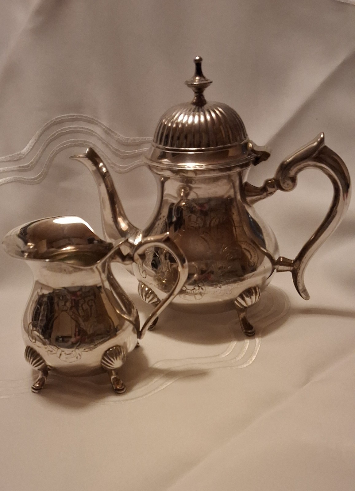 Kaffeekanne und Milchkännchen, versilbert, Punze = Silver plated