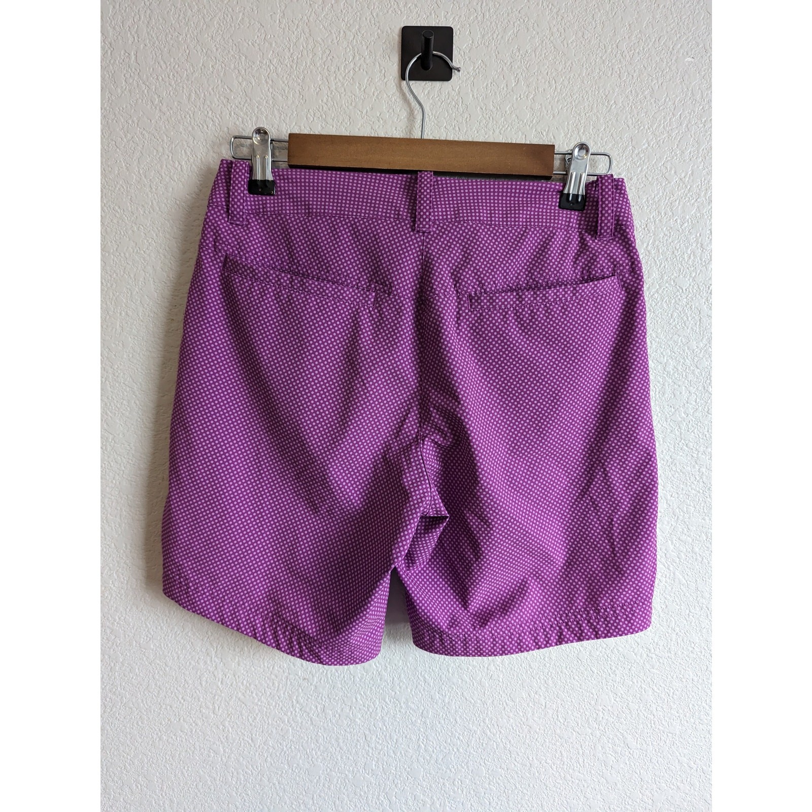 Nike Golf Tour Performance Sz 2 Bermuda Length Athletic Shorts Purple Polka Dot thumbnail 3