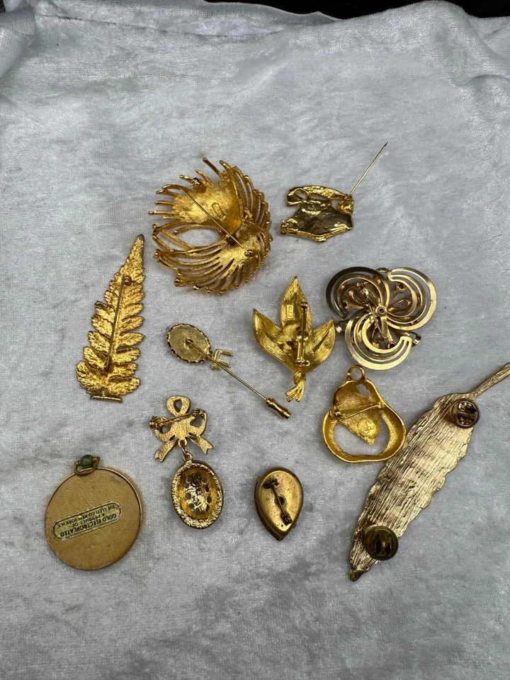 Vintage Brooch Lot Signed Monet JJ USA - Image 2 of 4