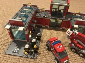 Lego City Fire Station 7945 Nearly Complete No Box No Instructions