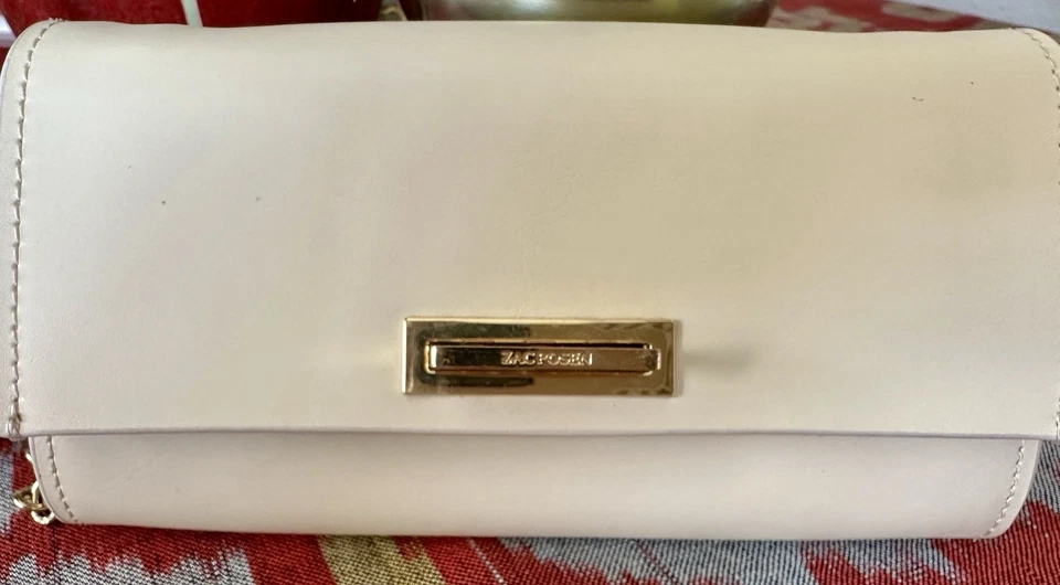 Bandolera pequeña de cuero para mujer Zac Posen en marfil con correa desmontable.  Foto 3 de 4