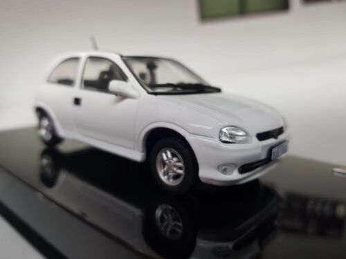 1:43 Scale Model Vauxhall Corsa GSi Opel 1.6 Mk1 White 1994 Diecast Car - Picture 2 of 10