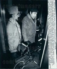 1969 Wire Photo Voice Actor Allen Swift w Western Flyer HI-LO Pull Apart Bicycle