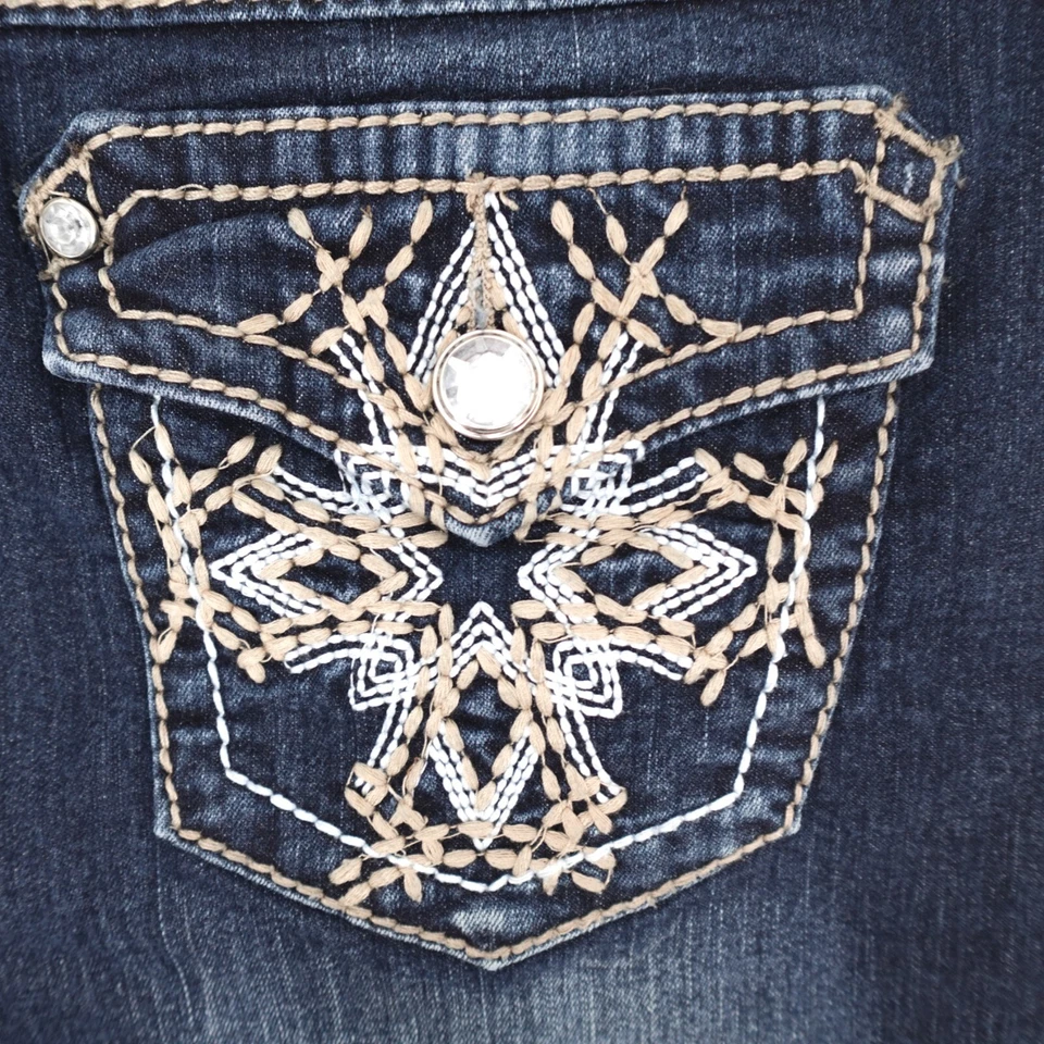 Bermuda jeans Earl feminina 4 azul jeans bordada cravejada pedra cintura baixa - Imagem 3 de 4