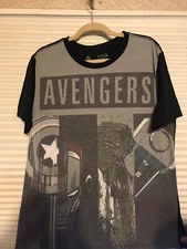 Marvel Comics Mens Shirt  Avengers IronMan Hulk Thor Captain America T-Shirt L