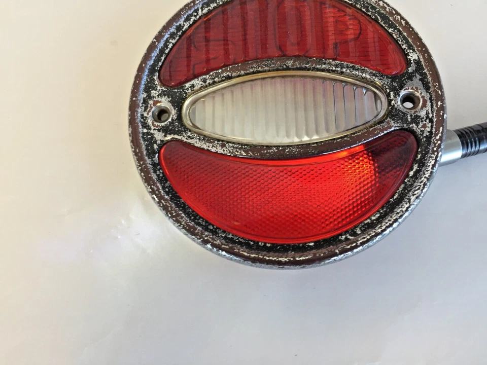 1930 1931 BUICK TAIL LIGHT LENS OEM GM ORIGINAL GLASS, NO CHIPS OR CRACKS - Image 3 of 4