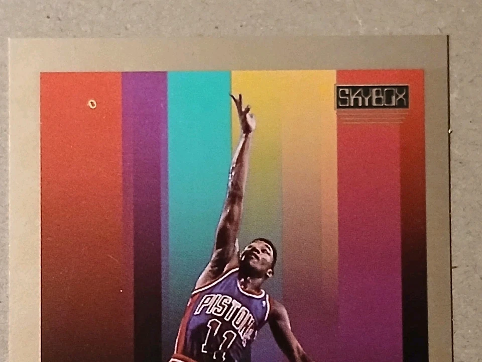 1990-91 Skybox - #93 Isiah Thomas (INK ERROR, ) Yellow Circle NM-MT  ( RARE ) - Image 2 of 4