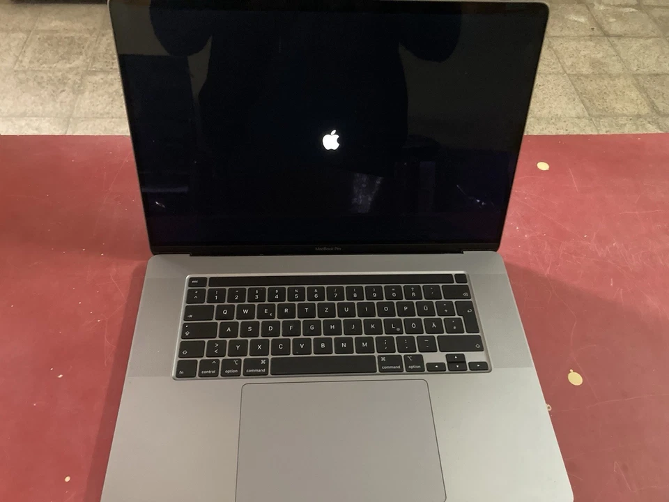 Apple MacBook Pro 16" 512GB SSD,Intel Core i7 9ª generazione,2,60 GHz,16GB Leggi - Immagine 3 di 4