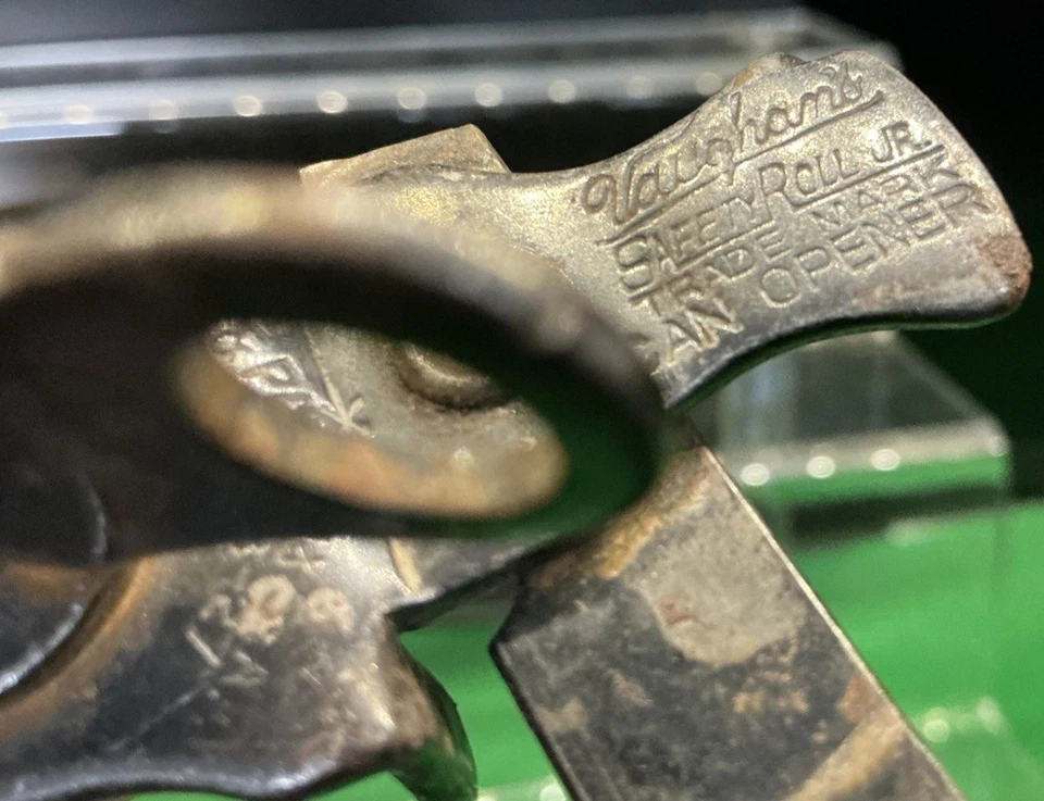 Lot of 16 Vintage Handheld Can Bottle Openers King,Vaughams,Travco,E-Z-Lift,Ekco - Image 2 of 4